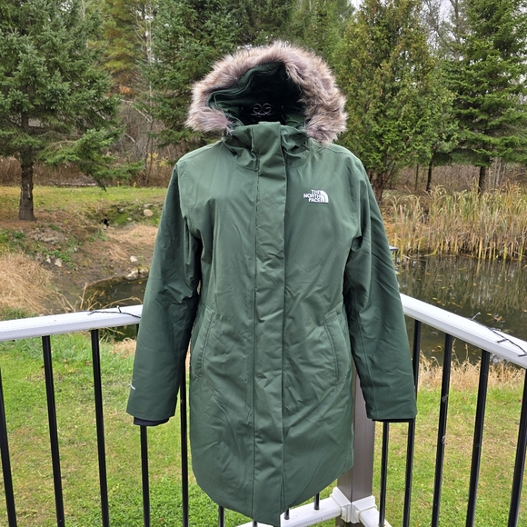 The North Face Jackets & Blazers - North Face Arctic Parka, Green, size Large, EUC